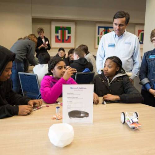 CIS hosts middle school students for classes, high-tech fun